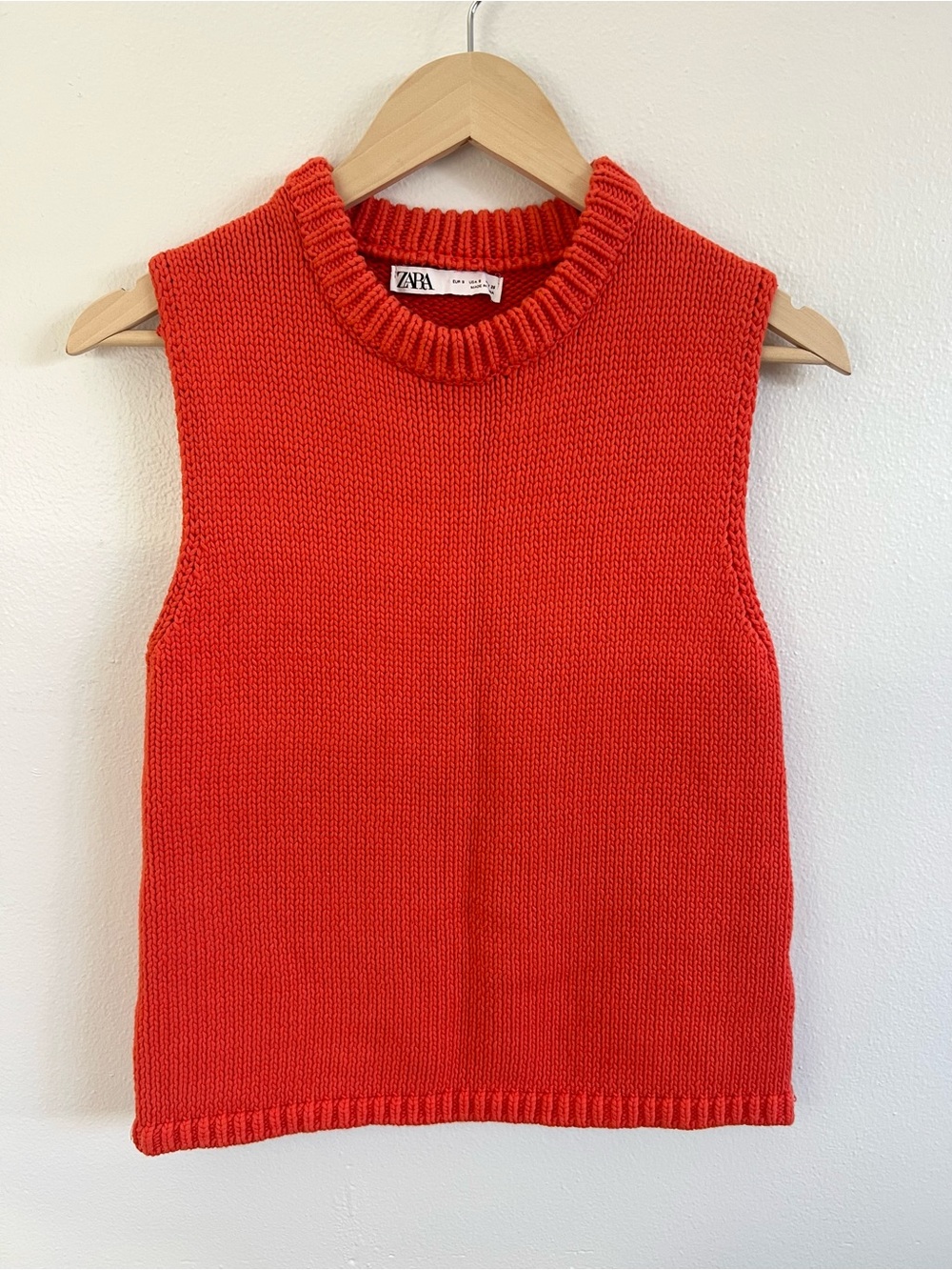 ZARA Coral-Red Sleeveless Crewneck Knit Top
